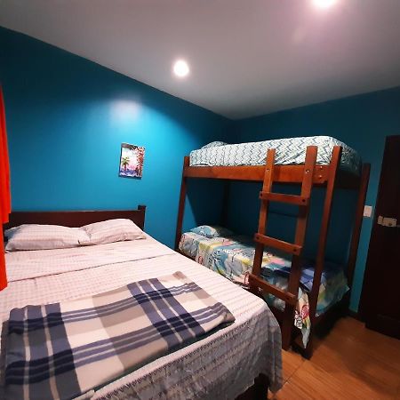 Coral Reef Surf Hostel And Camp Tamarindo Exterior foto
