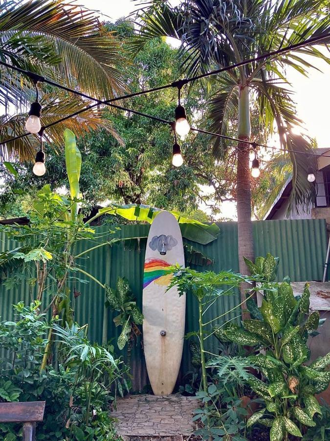 Coral Reef Surf Hostel And Camp Tamarindo Exterior foto